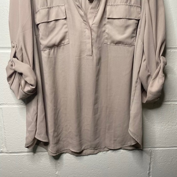 NEW Torrid size 3X Tan V Neck Tunic Top Roll Tab 3/4 Sleeve Lightweight Hi Lo - Picture 3 of 9